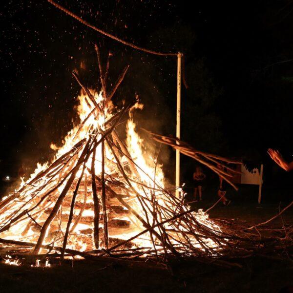 Building the rope burn fire