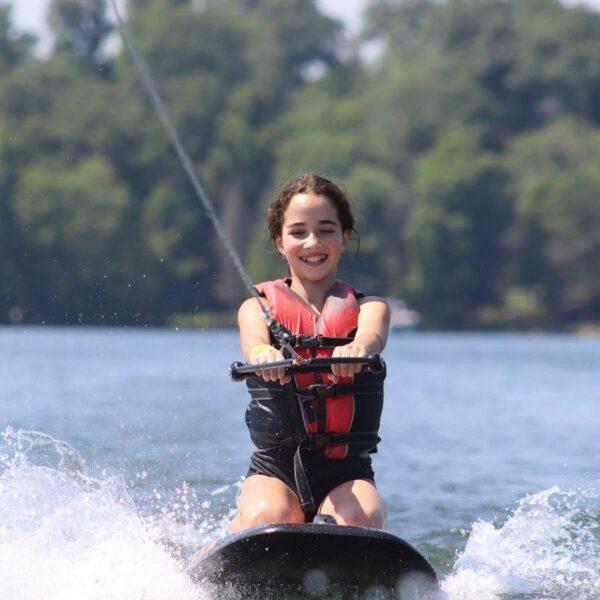 girl water skiing