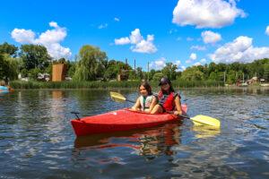2 girls in a canoe and enjoying the nice weather