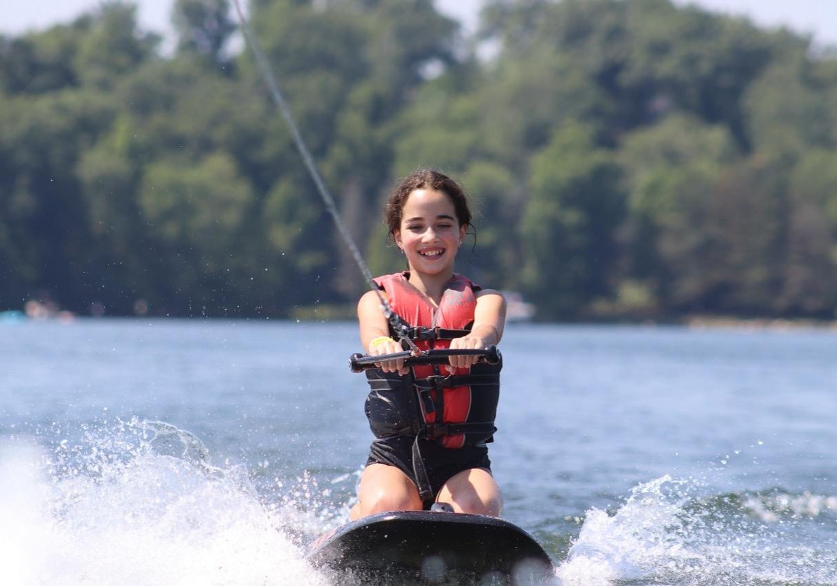 girl water skiing